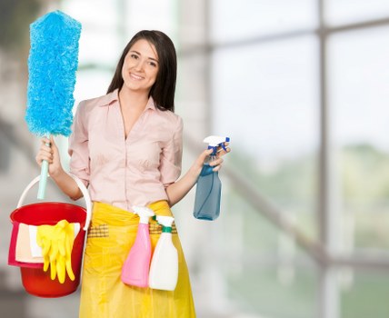 Cleaner in Collierswood performing detailed bathroom cleaning
