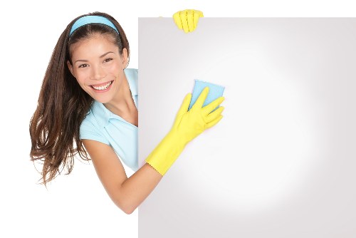 Cleaner in Collierswood preparing a kitchen for deep cleaning